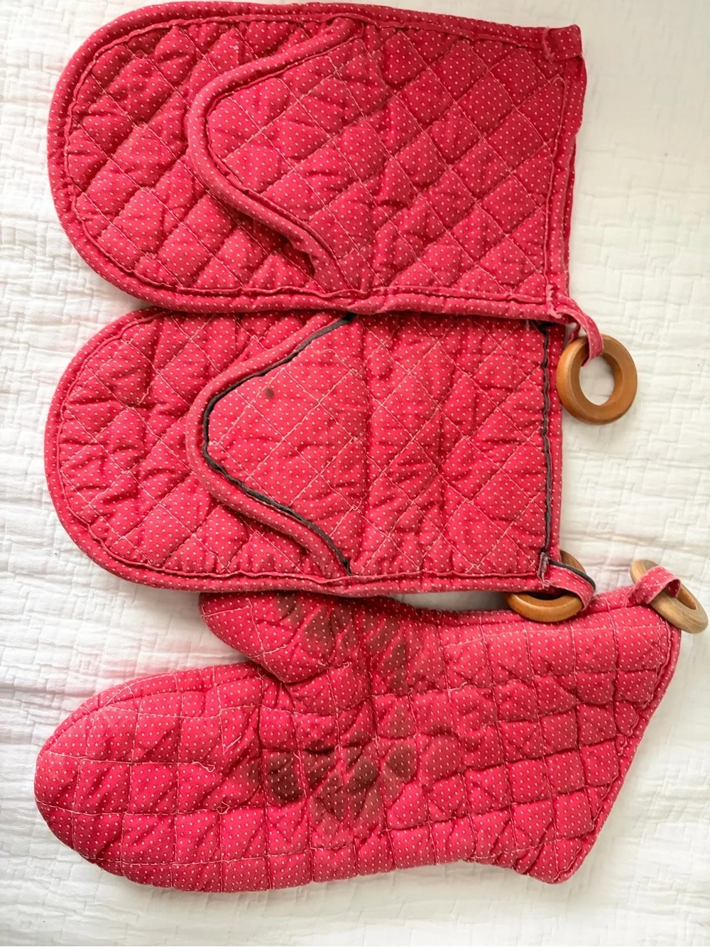 Vintage Coca-Cola Red and White Quilted Oven Mitt and Pot Holders Set